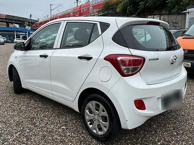 Gebraucht Hyundai i10 67 PS (49 kW) 2014 Weiß Kleinwagen