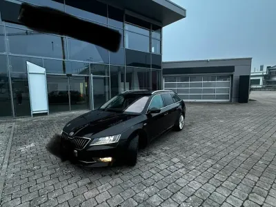 Gebraucht Skoda Superb LAURIN & KLEMENT 190 PS (139 kW) 2017 Braun Kombi