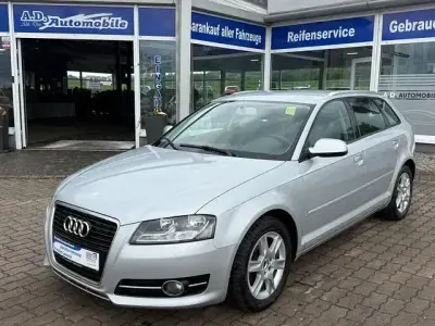 Używany Audi A3 Attraction 190 KM (139 kW) 2011 Srebrny Hatchback
