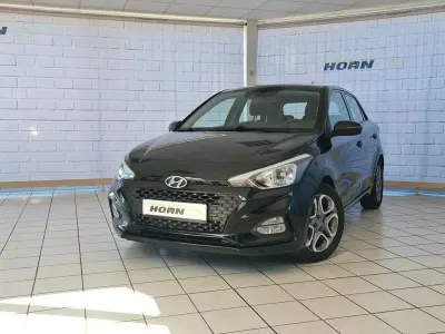 Gebraucht Hyundai i20 101 PS (74 kW) 2019 Phantom black. / mic Kleinwagen