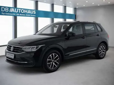 Gebraucht VW Tiguan Life 150 PS (110 kW) 2023 Schwarz SUV