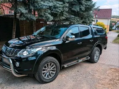 Gebraucht Mitsubishi L 180 PS (132 kW) 2016 Schwarz SUV