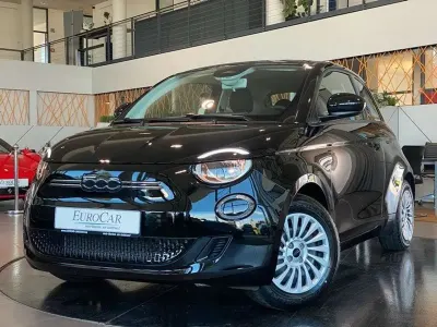 Begagnad Fiat 500e 86 kW (118 HK) 2023 Svart Sedan