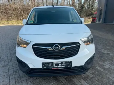 Gebraucht Opel Combo 102 PS (75 kW) 2019 Weiß Van / Kleinbus