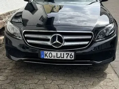 Usado Mercedes E220 194 CV (142 kW) 2017 Negro Berlina