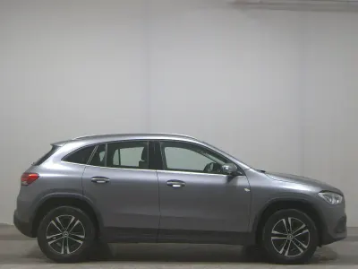 Gebraucht Mercedes GLA180 Style 116 PS (85 kW) 2023 Grau SUV