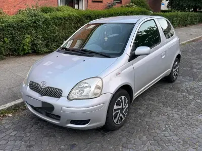 Gebraucht Toyota Yaris 65 PS (47 kW) 2004 Silber Kleinwagen