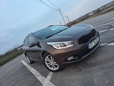 Gebraucht Kia Ceed Vision 135 PS (99 kW) 2013 Braun Kleinwagen
