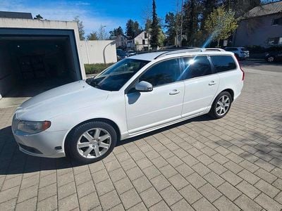 Second-hand Volvo V70 145 CP (106 kW) 2010 Alb Break