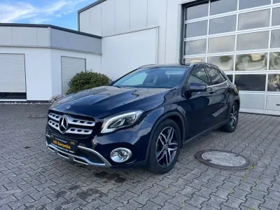 Gebraucht Mercedes GLA180 122 PS (89 kW) 2018 Blau SUV