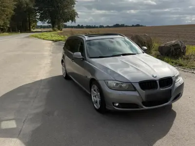Gebraucht BMW 318 143 PS (105 kW) 2011 Silber Kombi