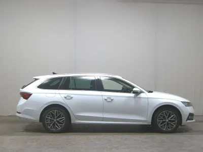 Usata Skoda Octavia Style 150 CV (110 kW) 2022 Bianco Station wagon