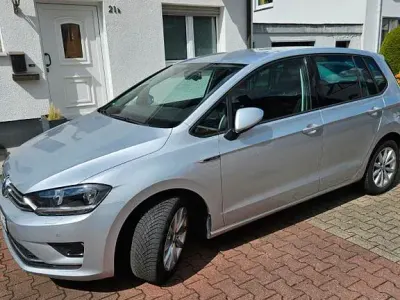 Używany VW Golf Sportsvan LOUNGE 110 KM (80 kW) 2016 Srebrny Minivan