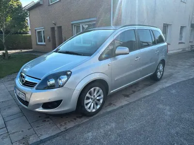 Gebraucht Opel Zafira Family 140 PS (102 kW) 2014 Silber Van / Kleinbus