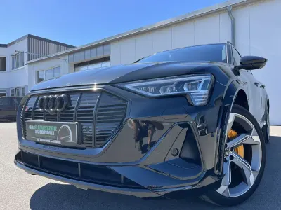 Gebraucht Audi e-tron Ambiente 369 kW (503 PS) 2022 Schwarz SUV