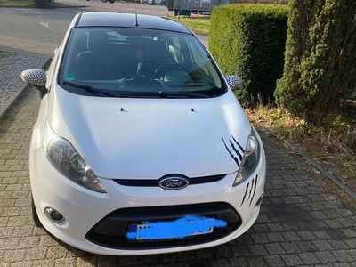 Gebraucht Ford Fiesta 83 PS (61 kW) 2011 Weiß Kleinwagen