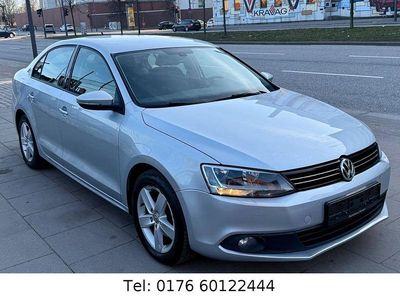 Second-hand VW Jetta Comfortline 105 CP (77 kW) 2011 Argintiu Berlinǎ
