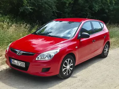 Gebraucht Hyundai i30 Comfort 109 PS (80 kW) 2009 Rot Limousine