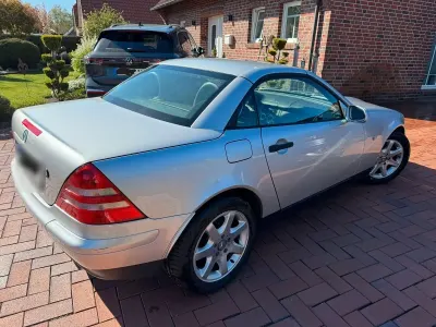 Gebraucht Mercedes SLK230 193 PS (141 kW) 1998 Silber Cabrio