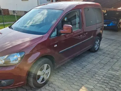 Gebraucht VW Caddy 105 PS (77 kW) 2012 Rot Van / Kleinbus