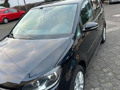 Second-hand VW Touran 105 CP (77 kW) 2012 Negru Monovolum