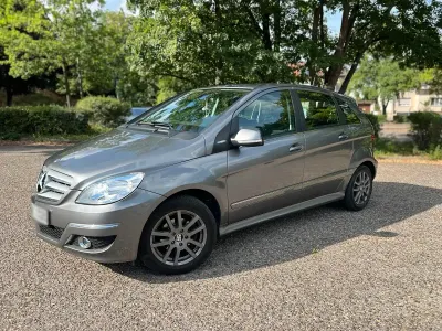 Gebraucht Mercedes B180 116 PS (85 kW) 2009 Grau Van / Kleinbus