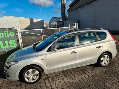 Gebraucht Hyundai i30 Edition 109 PS (80 kW) 2010 Continental silver Kombi