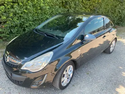 Gebraucht Opel Corsa Edition 86 PS (63 kW) 2012 Schwarz Kleinwagen