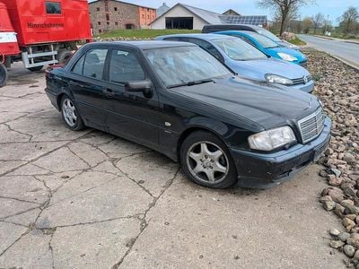 Second-hand Mercedes C240 170 CP (125 kW) 1998 Negru Berlinǎ