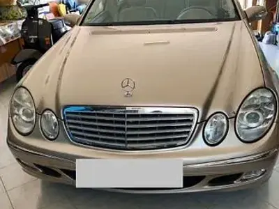 Gebraucht Mercedes E200 163 PS (119 kW) 2003 Gold Limousine