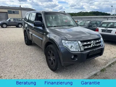Gebraucht Mitsubishi Pajero Inform 200 PS (147 kW) 2012 Grau SUV