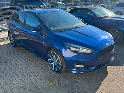 Usata Ford Focus ST-Line 182 CV (133 kW) 2017 Blu Berlina