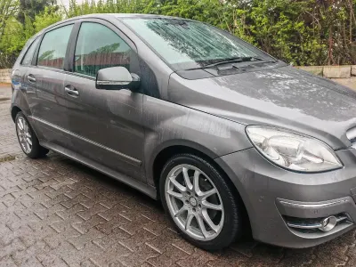 Gebraucht Mercedes B200 140 PS (102 kW) 2010 Grau Van / Kleinbus