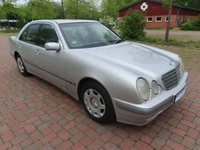 Occasion Mercedes E200 116 ch (85 kW) 2000 Argent Berline