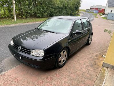 Schwarz Gebraucht 1999 VW Golf IV Kleinwagen | 1.700 € (Fairer Preis)