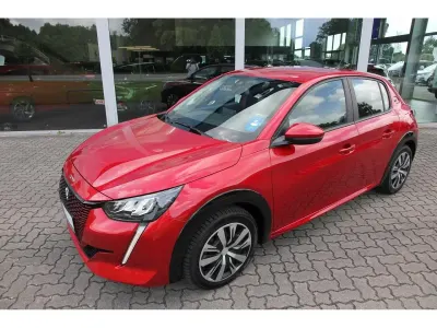 Gebraucht Peugeot e-208 100 kW (136 PS) 2020 Rot Kleinwagen