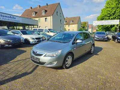 Gebraucht Opel Astra Design Edition 116 PS (85 kW) 2011 Silber Limousine