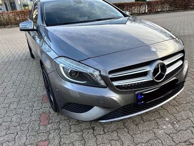 Gebraucht Mercedes A200 136 PS (100 kW) 2015 Grau Limousine
