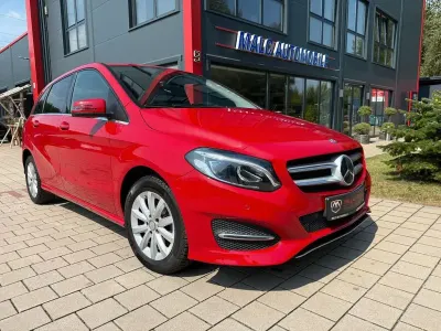 Gebraucht Mercedes B200 136 PS (100 kW) 2015 Rot Kleinwagen