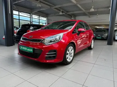 Gebraucht Kia Rio DREAM-TEAM Edition 86 PS (63 kW) 2017 Rot Limousine