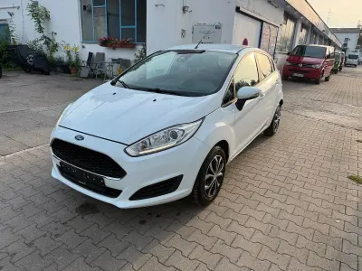 Gebraucht Ford Fiesta Trend 75 PS (55 kW) 2017 Weiß Kleinwagen