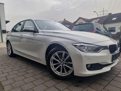 Weiß Gebraucht 2013 BMW 320 Sport Line Limousine | 10.990 € (Guter Preis)