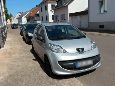 Gebraucht Peugeot 107 68 PS (50 kW) 2007 Silber Kleinwagen