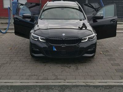 Schwarz Gebraucht 2019 BMW 330 M Sport Kombi | 22.500 € (Fairer Preis)
