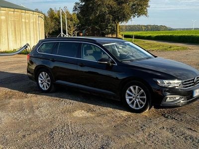 Second-hand VW Passat Elegance 150 CP (110 kW) 2022 Negru Break