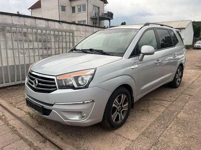 Gebraucht Ssangyong (KGM) Rodius 155 PS (114 kW) 2015 Silber Van / Kleinbus