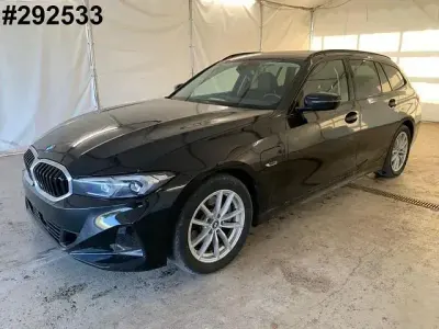 Gebraucht BMW 330e Sport Line 292 PS (214 kW) 2022 Black sapphire metallic Kombi