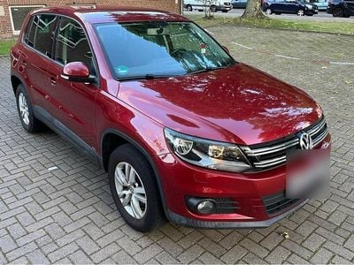 Gebraucht VW Tiguan 122 PS (89 kW) 2012 Rot SUV
