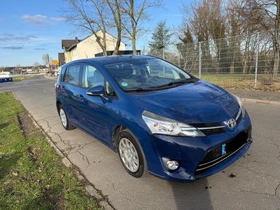 Gebraucht Toyota Verso 112 PS (82 kW) 2014 Blau Van / Kleinbus