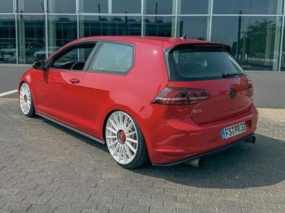 Rot Gebraucht 2017 VW Golf VII GTI Kleinwagen | 18.750 €